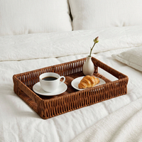 Plateau de service en rotin, plateau décoratif tissé à la main, panier rectangulaire avec poignée pour servir des pâtisseries (26x18cm)