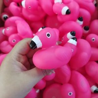 Canards en caoutchouc Flamingo en vrac, canards de bain Flamingo roses flottants qui couinent, jouets saisonniers pour fêtes, cadeaux de baby shower et récompenses de classe