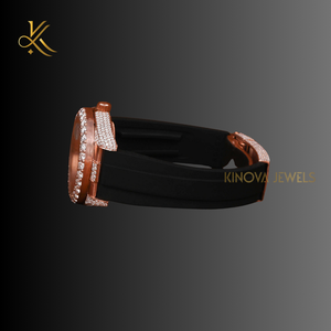 Reloj Moissanite Diamond de calidad superior diseñado con movimiento de cuarzo y acabado brillante ideal para ropa formal e informal - Product Image 2