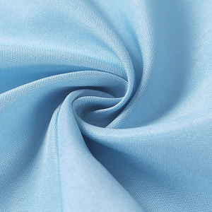 Nappe ronde moderne en tissu polyester 100% bleu clair, lavable, pour la maison, les mariages, les fêtes, les dîners et les banquets. - Product Image 4