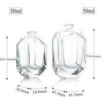 30ml 50ml Bouteille de parfum de luxe en verre transparent de haute qualité, vide, carré et clair en forme de pierre avec couvercle rectangulaire transparent en ABS
