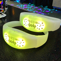 Avantage de sécurité à piles de bracelet de LED activé par le son pour des parties poignée simple nouvel éclairage électronique