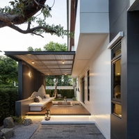 Pergola motorisée en alliage d'aluminium avec revêtement en poudre, imperméable, avec toit automatique pour usage extérieur, design naturel écologique
