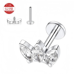 Piercing de Labio de Titanio F136 con Zirconia en Forma de Trébol, Aleación de Titanio G23 con Rosca Interna - Product Image 2