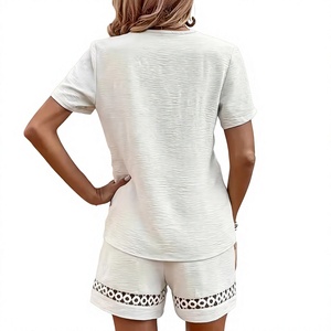 Ensemble short et haut pour femme, col en V, manches courtes, bordure en dentelle, tenue décontractée printemps-été, coupe ample, couleur unie, en coton tricoté - Product Image 2