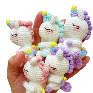 Porte-clés <span class=keywords><strong>licorne</strong></span> amigurumi au crochet fait main, mini poupée tricotée mignonne, <span class=keywords><strong>jouet</strong></span> en peluche pour pendentif de sac, cadeau d'anniversaire pour enfants - Product Image 1