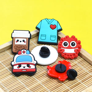 2025ファッション人気カスタムデザイン医療ナースPVCピン工場サプライヤーバッジブローチ - Product Image 5