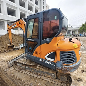 Prix Bas – Excavatrice sur Chenilles d'Occasion Doosan 55 DH55-7 Modèle 2022 de 5,5 Tonnes, d'Origine Coréenne, avec Moteur, Pompe et Boîte de Vitesses, à Vendre - Product Image 2