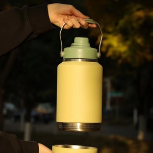 Jarra de Agua Aislada de Acero Inoxidable de Un Galón (128 oz), Termo de Doble Pared Resistente para Exteriores - Product Image 2