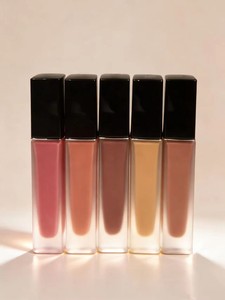 Producto de belleza de lujo: rubor líquido vegano puro, con ingredientes minerales y herbales, que logra un efecto de maquillaje perfecto. - Product Image 5