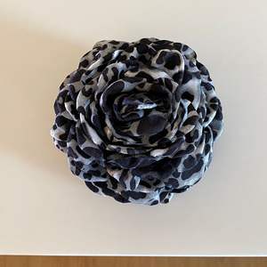 กิ๊บติดผมลายจุดเสือดาวสไตล์ฝรั่งเศสสำหรับผู้หญิง กิ๊บติดผมรูปดอกกุหลาบแบบปรับแต่งได้ - Product Image 6