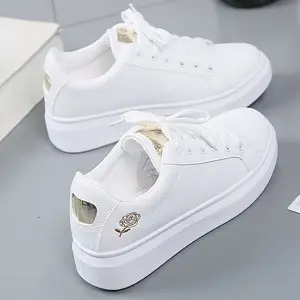 2023 toptan yaz yeni ayakkabı moda öğrenci yuvarlak ayak Sneakers spor eğlence tek kalın taban beyaz ayakkabı kadın