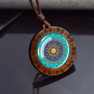 Collana pendente in legno con Mandala in legno intagliato a mano-cordone naturale, stile Boho Yoga regalo di meditazione - Product Image 1