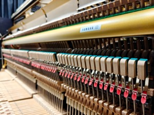 Piano Vertical Yamaha U3H, Importado, Profesional, de Segunda Mano, Tono Sólido, Sensación de Calidad, U3, 88 Teclas, 2099875 - Product Image 3