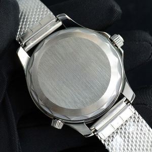 Montres de plongée chronographes à mouvement mécanique avec boîtier en acier inoxydable haut de gamme personnalisées en usine, élégantes et à la mode - Product Image 4