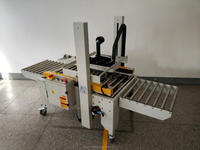 Machine de scellage de bande de boîte de carton aléatoire entièrement automatique de dimension non uniforme à vendre