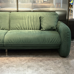 Il divano realizzato con tessuti di alta qualità ha una sensazione morbida e delicata al tatto e è molto comodo da sedersi sopra. - Product Image 2