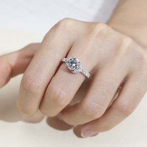 แหวนหมั้นเพชรเม็ดกลม D VVS2 ทองคำขาว 18K รุ่น MSR-1660 จาก Messi Jewelry - Product Image 1