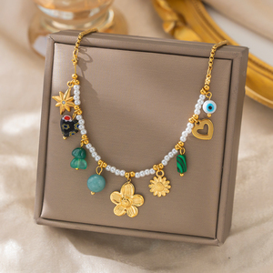 <span class=keywords><strong>Collana</strong></span> Boho Chic in Acciaio Inossidabile Placcato Oro 18K PVD <span class=keywords><strong>con</strong></span> Perle, Perline Verdi, Fiori, Cuori e Occhi - Gioielli alla Moda - Product Image 1