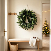 Corona Navideña de 55 cm/21.65 pulgadas con Hojas de Eucalipto y Lazo de Terciopelo para Puerta Principal, Pared, Repisa, Decoración Navideña, Venta al por Mayor