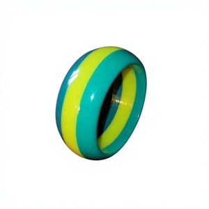 Nouveau bracelet en résine bleu et jaune mignon, unisexe, design fantaisie unique, style décontracté et sportif, bijoux tendance pour mariages et fêtes - Product Image 2