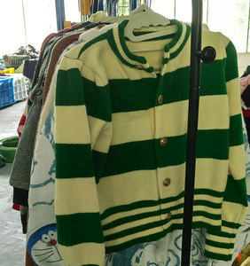 AW001 Felpe di Seconda Mano di Alta Qualità, Alla Moda, Comode e Durevoli, Assortite e Colorate per Uomo e Donna, da Negozio dell'Usato - Product Image 1