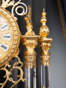 Orologio da Terra di Lusso Francese Dorato, Orologio a Pendolo in Stile Antico, Orologio da Terra Classico con Cristalli - Product Image 4