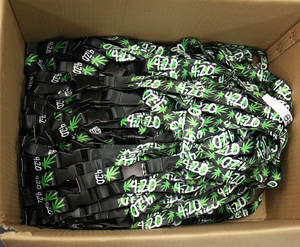 المصنع مباشرة مخصصة المطبوعة العلامة التجارية الخاصة بك البلاستيك المفاجئة هوك الأسود لاستخدام الشركة - Product Image 6