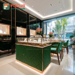 Vitrine en verre pour boutique de bijoux, aménagement personnalisé pour centre commercial, finition stratifiée - Product Image 3