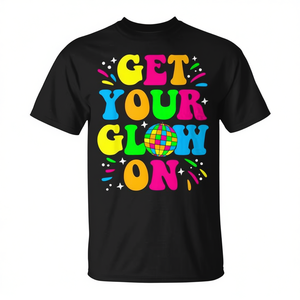 T-shirt « Get Your Glow On » avec motif assorti pour soirée, texte coloré et graphique boule disco - Product Image 2