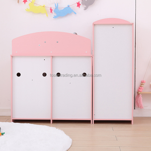 Réfrigérateur et cuisine en bois rose modernes pour jeux de rôle avec évier, robinet et brûleurs pour enfants - Product Image 6
