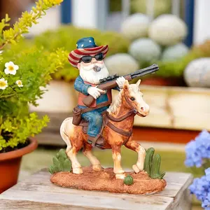 Estatua patriótica del tío Sam montando enano-escultura moderna al aire libre con rifle y caballo, decoración de resina resistente a la intemperie para jardín - Product Image 1