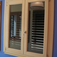 Puerta Plegable Vertical Moderna de Estilo Europeo de Madera Maciza para Apartamento con Malla de Acero Inoxidable