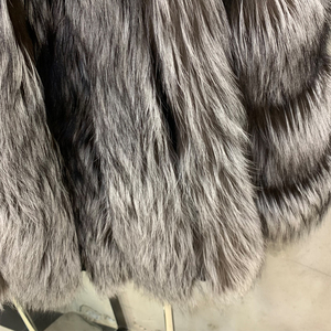 Giacche e Cappotti Invernali Caldi di Lusso in <span class=keywords><strong>Pelliccia</strong></span> di Volpe Argentata Naturale da <span class=keywords><strong>Donna</strong></span> <span class=keywords><strong>con</strong></span> Cappuccio - Product Image 5