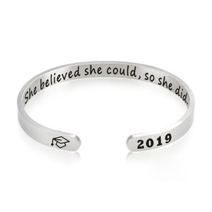 Mejores vendedores de 2019 para Amazon motivacional ella creía que podía por que <span class=keywords><strong>lo</strong></span> nombre personalizado brazalete para regalos de la graduación - Product Image 6
