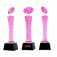 Trophée en cristal vierge logo personnalisé gravé forme de diamant trophée de récompense en cristal cadeaux d'entreprise Souvenir