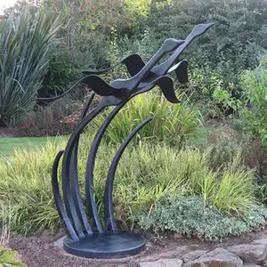 Lovely Outdoor Lawn DecorCustom Designed Bronze Casting Swan Sculpture Life Size Bronze Goose Statue