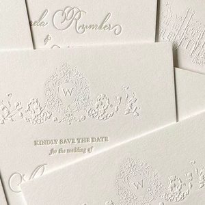 Tarjeta de Invitación de Boda de Papel de Algodón con Textura Botánica Minimalista en Oro Blanco de Lujo, Borde Decorativo, Estampado en Relieve, Impresión Personalizada - Product Image 2