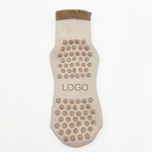 Bán Buôn Biểu Tượng Tùy Chỉnh Người Phụ Nữ <span class=keywords><strong>Grip</strong></span> Chất Lượng Cao Mạnh Mẽ Thoáng Khí Chống Trượt Không Trượt Bông Tập Thể Dục Pilates Crew Yoga Vớ - Product Image 3