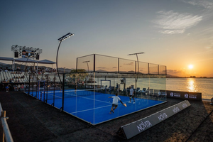 Pista <span class=keywords><strong>de</strong></span> Pádel <span class=keywords><strong>de</strong></span> Acero Super Panorámica Venus con Acabado <span class=keywords><strong>de</strong></span> Vidrio Templado y Recubrimiento en Polvo para Clubes <span class=keywords><strong>de</strong></span> Lujo y Proyectos Deportivos Profesionales - Product Image 4