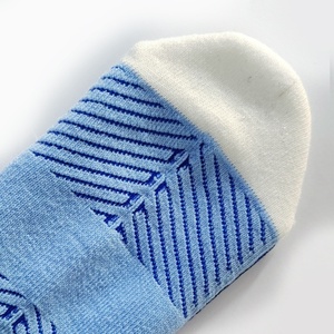 Chaussettes de football personnalisées de haute qualité, respirantes, absorbant la transpiration, séchage rapide, écologiques, avec logo sur le dessous, pour hommes - Product Image 4