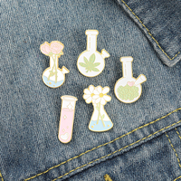 Broches personnalisées en émail de dessin animé pour les amoureux des plantes, flacon, tube à essai, broche en émail, broche en métal plaqué, collection en gros