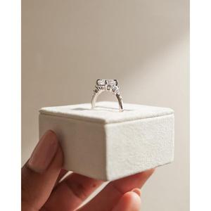 Anillo de Moissanita VVS de Joyería Fina para Mujer en Plata de Ley 925 con Brillo Radiante para Propuestas de Matrimonio y Celebraciones Especiales - Product Image 3