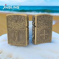 Briquet à kérosène métallique créatif, anti-vent à six faces, avec motif en relief, tendance, idéal comme cadeau, direct usine
