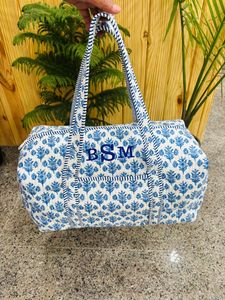Bolsa de Viaje Grande de Lona Acolchada de Algodón Hecha a Mano con Diseño Estampado en Bloque, Bolsa de Mano para Mujer - Product Image 2