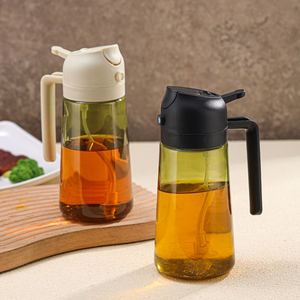 Dispenser e Spruzzatore 2 in 1 per Cucina con Logo Personalizzato, Bottiglia Spray per Olio in Vetro da 470ml per Cucinare - Product Image 4