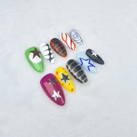 Faux ongles dessinés à la main style petite étoile multicolore amande en gros à vendre
