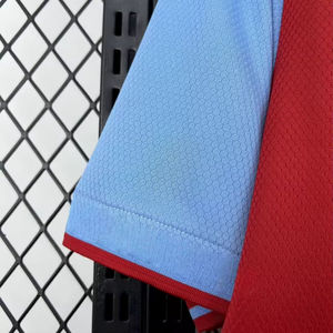 West Ham United, le club de l'Est de Londres, personnalise les noms d'équipes de football et les numéros de joueurs pour les fans et les joueurs. - Product Image 3