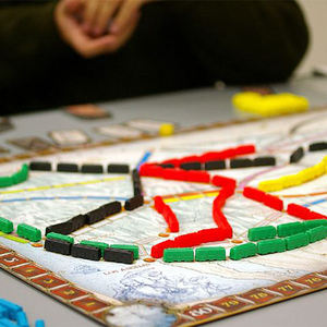 เกมกระดานกระดาษแข็งพิมพ์ลายตามสั่ง OEM ทนทาน พร้อมชิ้นส่วนและกล่อง สำหรับครอบครัวและการเดินทาง ดีไซน์ปรับแต่งได้ - Product Image 5