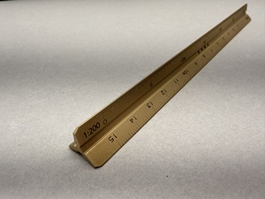 Regla Triangular de Latón para Arquitectos, con Forma Única de Bordes Nítidos, Grabada con Láser de Alta Precisión - Product Image 6
